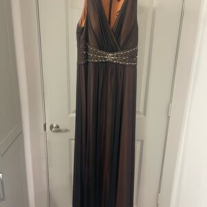 Jessica Howard Brown Sleeveless Plunge Maxi Gown